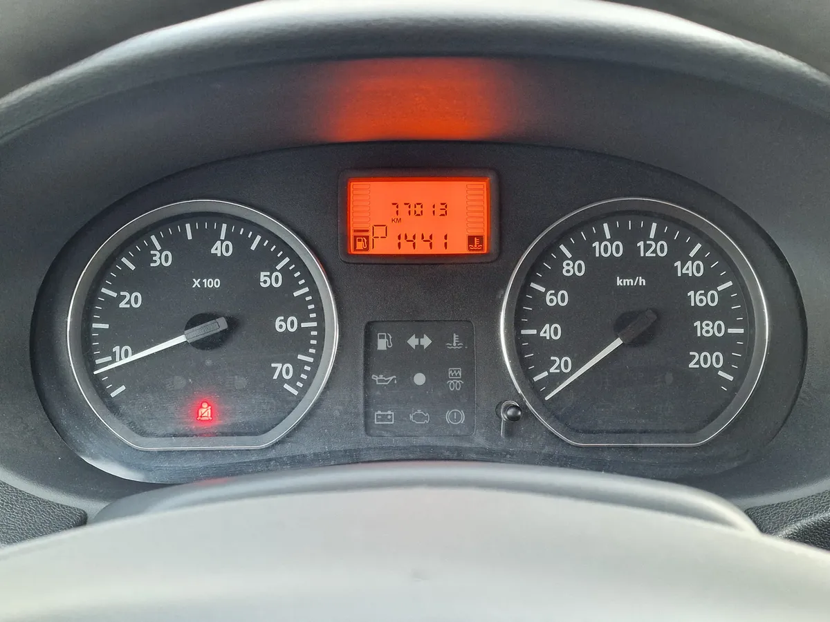 Nissan Almera 1.6 MT (102 л.с.)