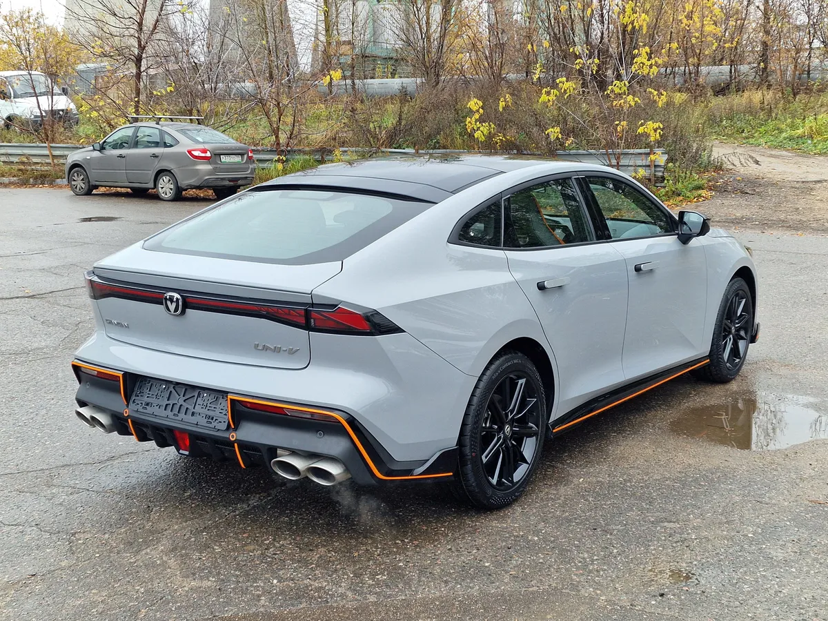 Changan UNI-V 1.5 AMT (181 л.с.)