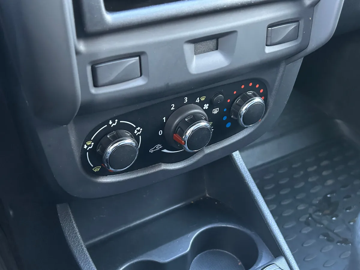 ВАЗ (Lada) Largus 1.6 MT (90 л.с.)