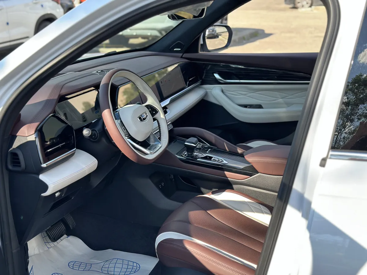 Geely Monjaro 2.0 AT 4WD (238 л.с.)