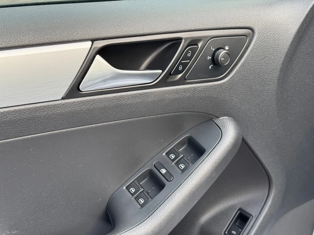 Volkswagen Jetta 1.6 MPI AT (110 л.с.)