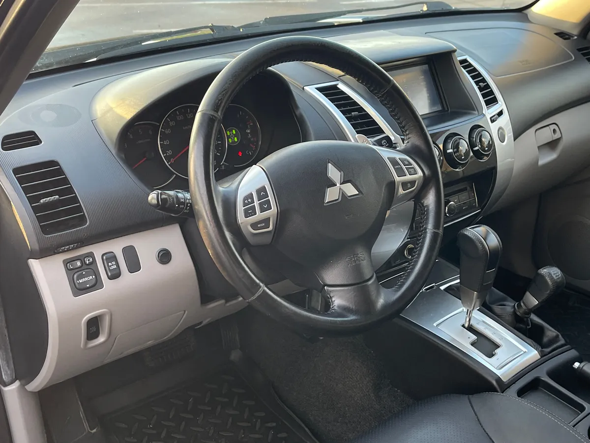 Mitsubishi Pajero Sport 2.5 DI-D AT AWD (178 л.с.)