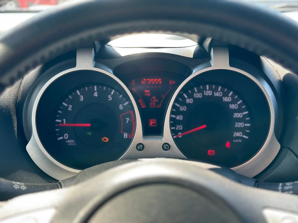 Nissan Juke 1.6 CVT (117 л.с.)