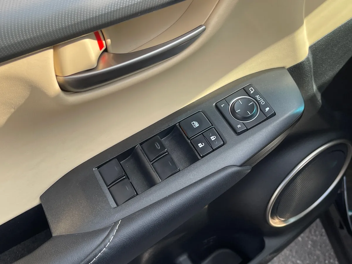 Lexus NX 2.0 CVT AWD (150 л.с.), 2016 — фото 12