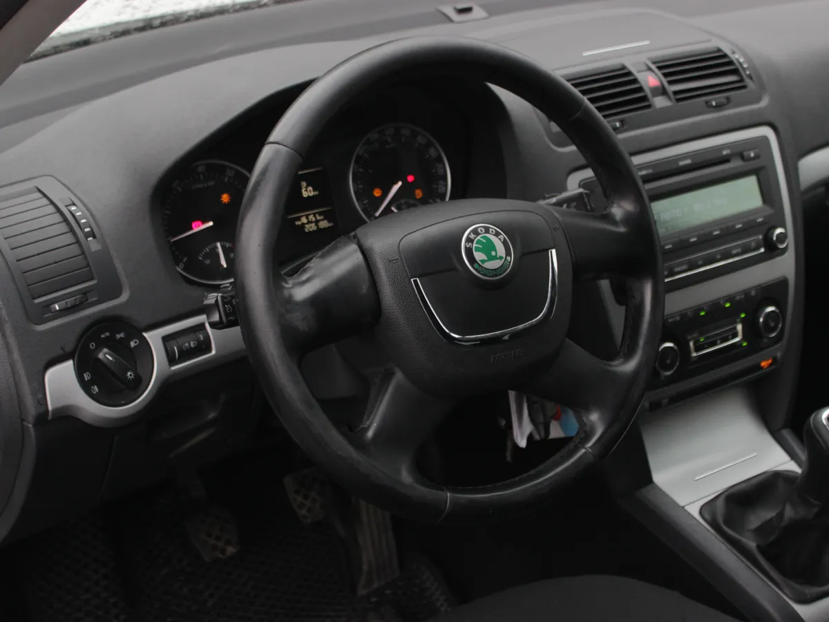 Skoda Octavia 1.6 MT (102 л.с.)