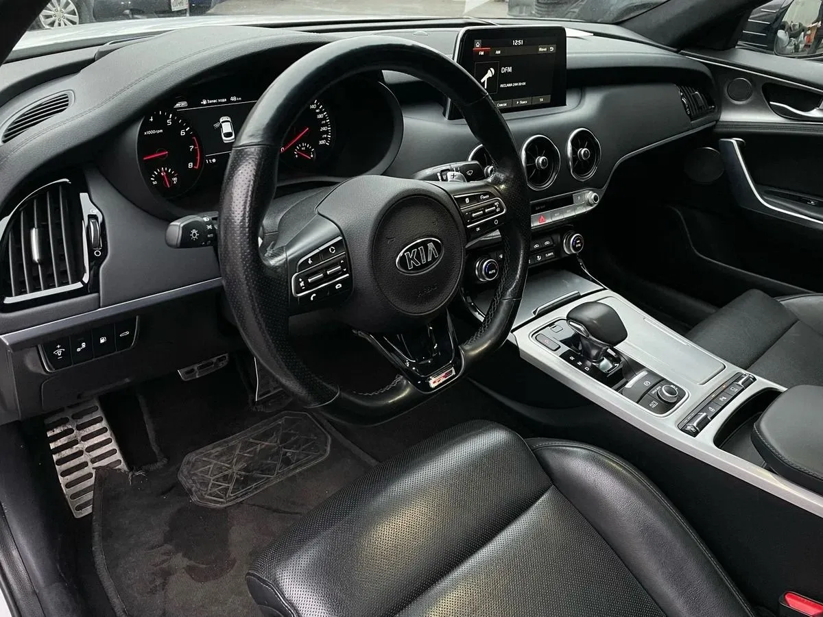 Kia Stinger 2.0 AT AWD (247 л.с.)