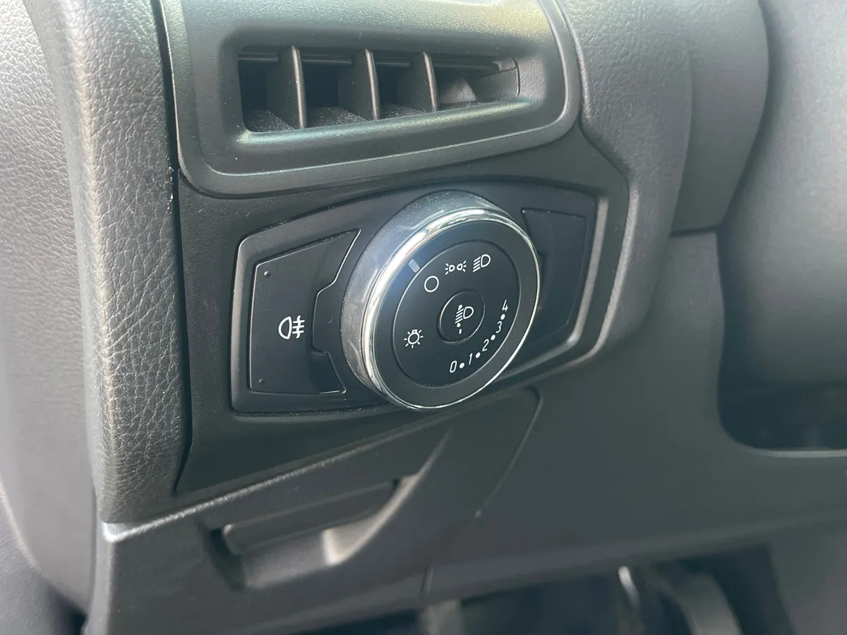 Ford Focus 1.6 MT (105 л.с.), 2011 — фото 12