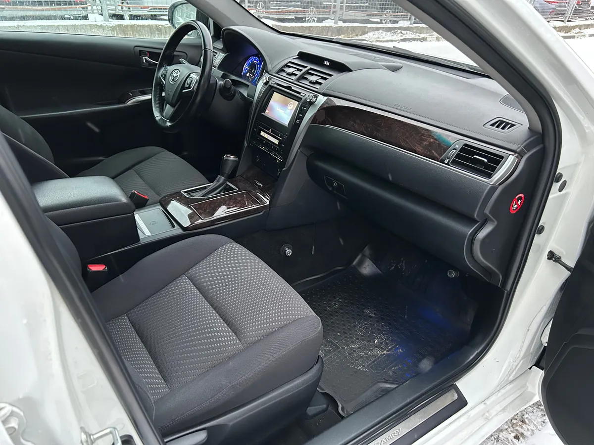 Toyota Camry 2.5 AT (181 л.с.)
