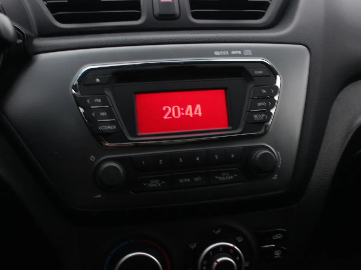 Kia Rio 1.4 AT (107 л.с.)