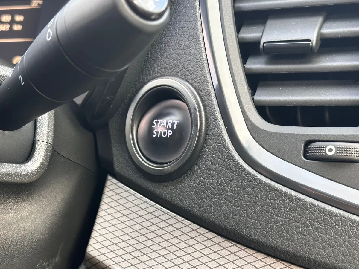 ВАЗ (Lada) Vesta 1.6 MT (106 л.с.)
