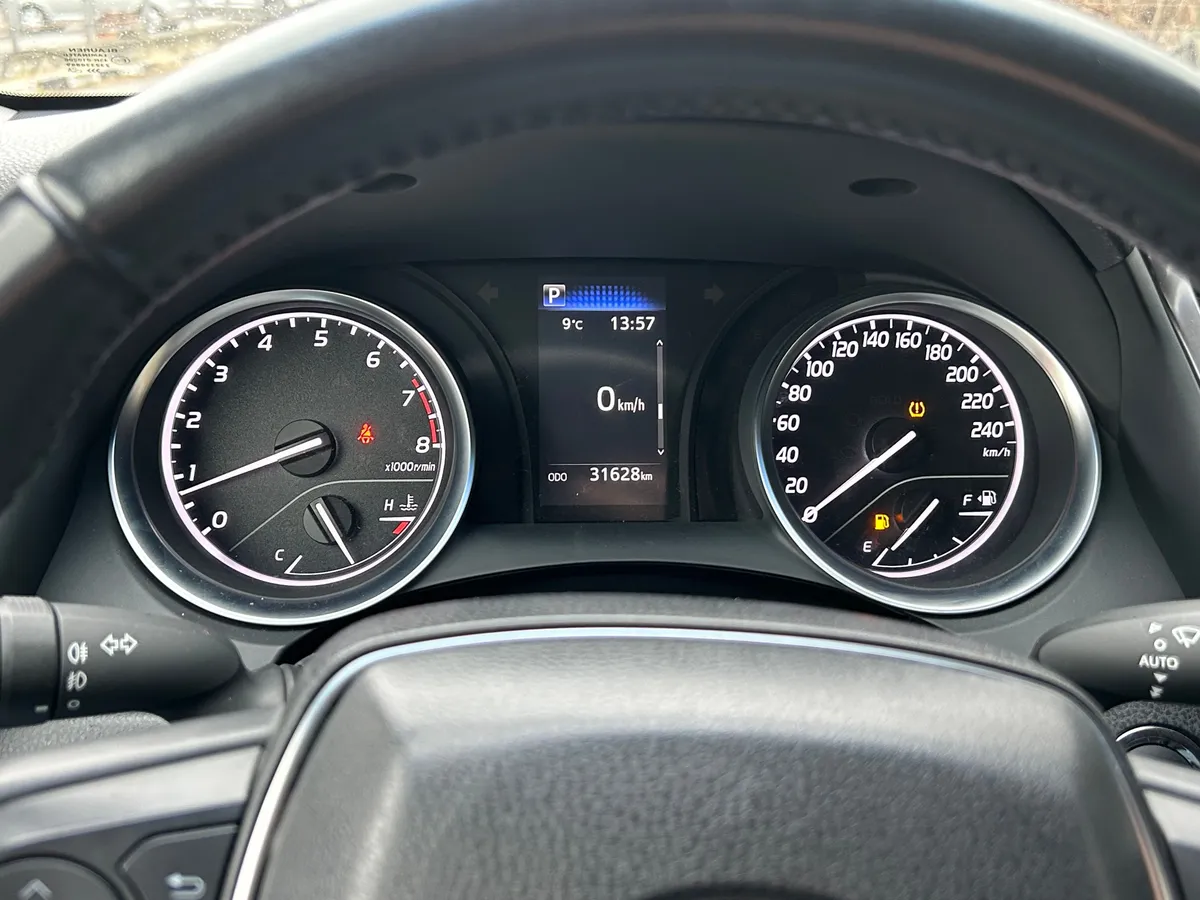 Toyota Camry 2.5 AT (200 л.с.)