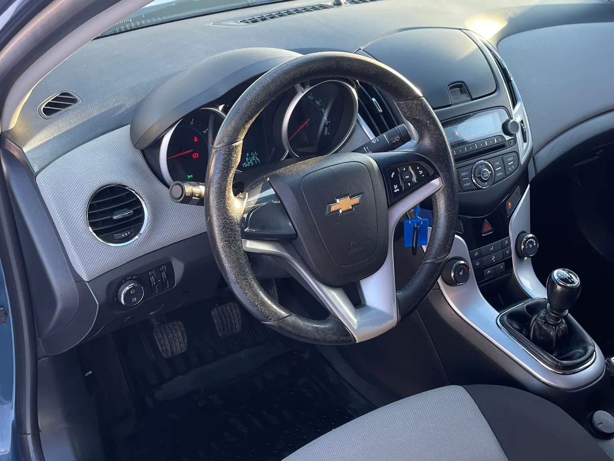 Chevrolet Cruze 1.6 AT (109 л.с.)