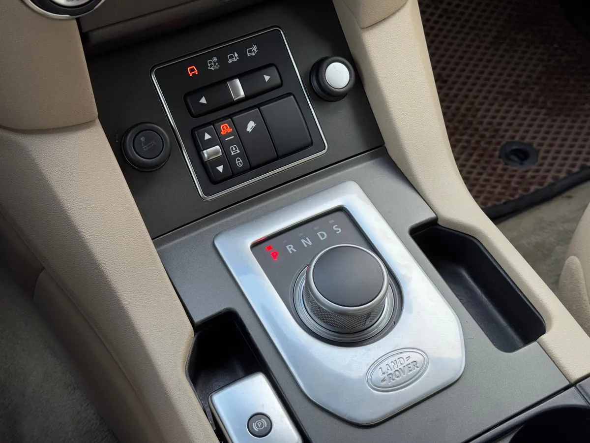 Land Rover Discovery 3.0 TDV6 AT 4WD (211 л.с.)