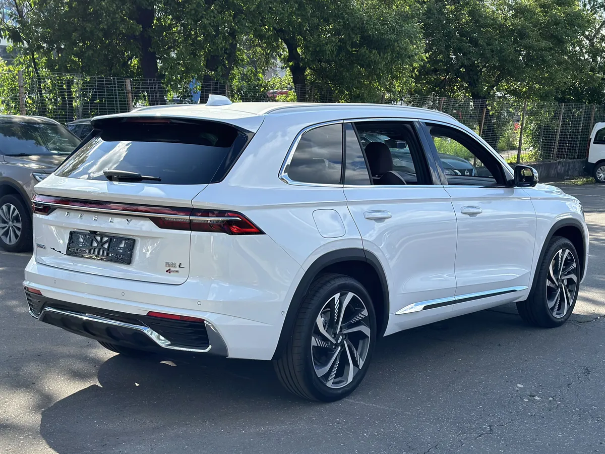 Geely Monjaro 2.0 AT 4WD (238 л.с.)