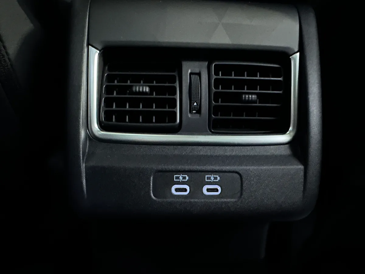 Toyota Camry 2.0 CVT (173 л.с.)