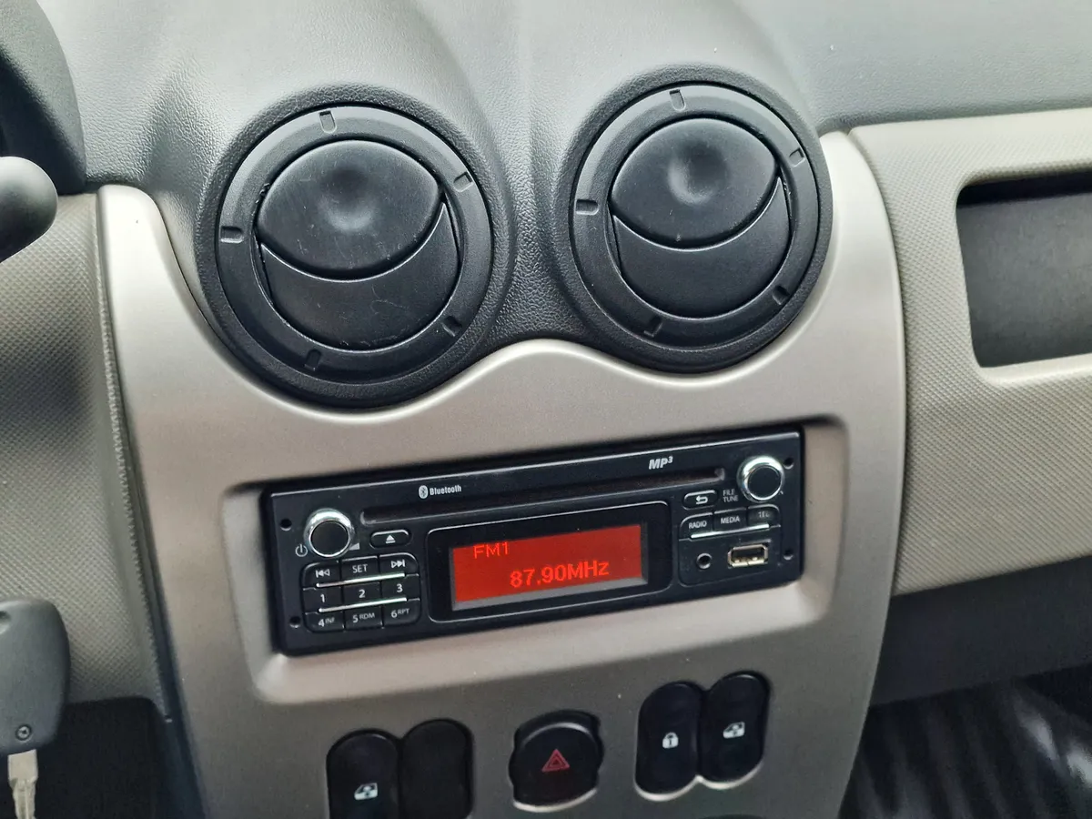 Renault Sandero 1.6 MT (102 л.с.)