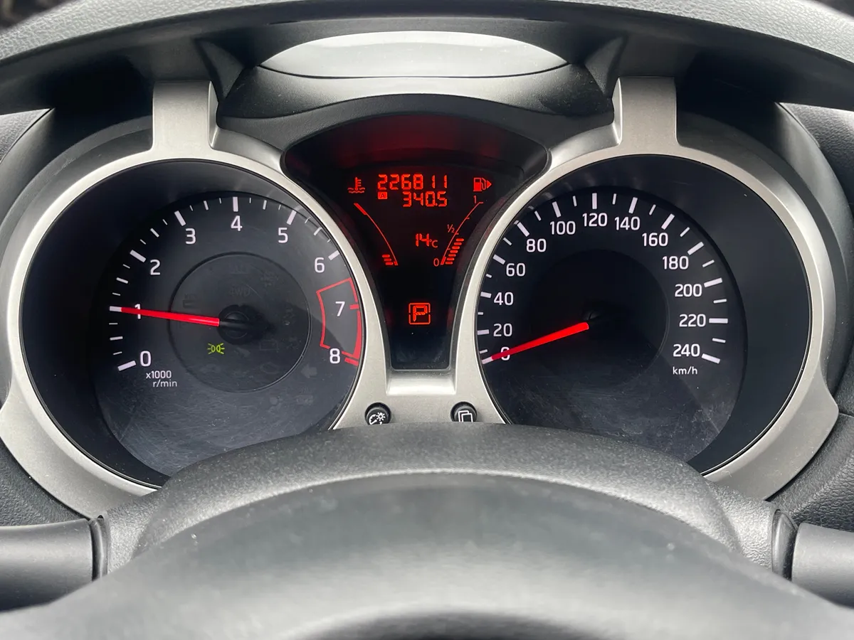 Nissan Juke 1.6 CVT (117 л.с.), 2012 — фото 6