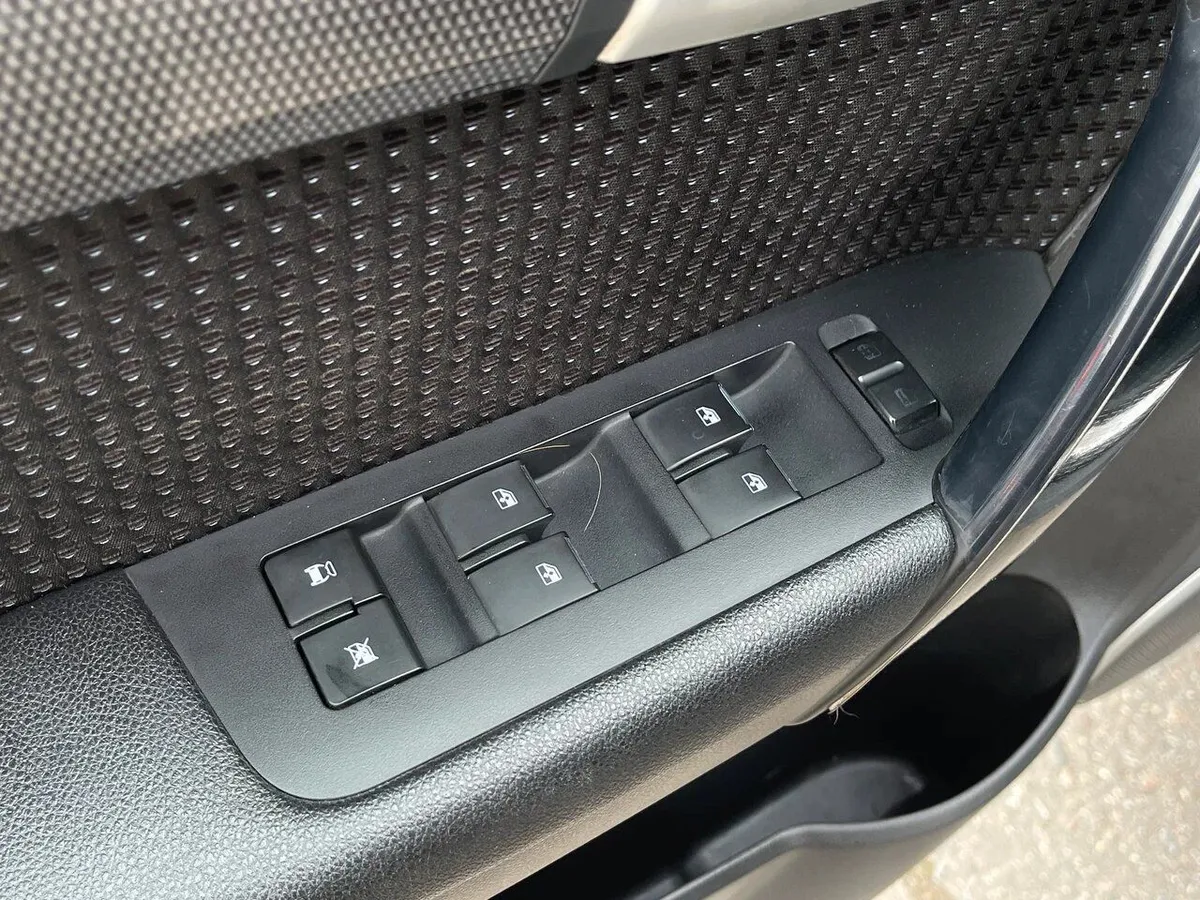 Chevrolet Captiva 2.2 MT (184 л.с.), 2012 — фото 12