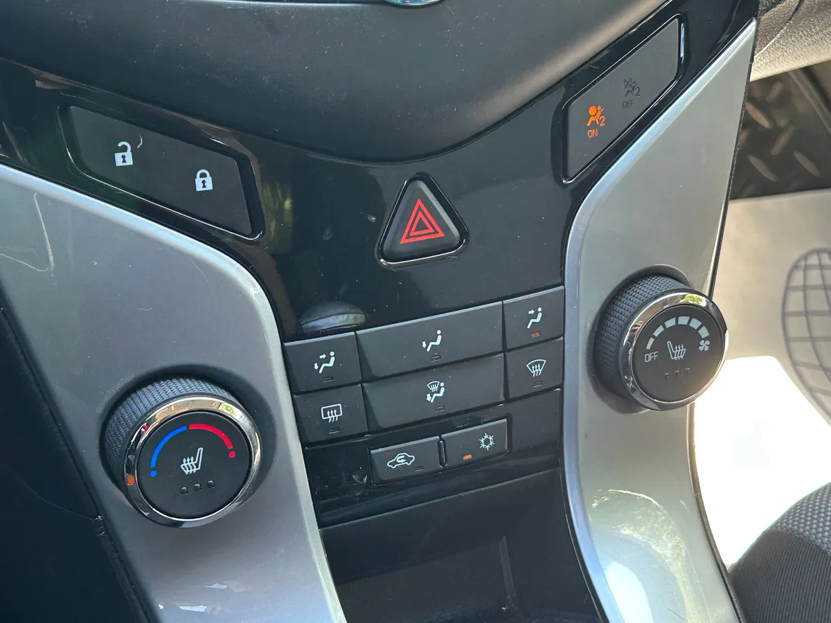 Chevrolet Cruze 1.8 AT (141 л.с.)