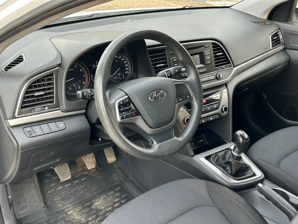Hyundai Elantra 1.6 AT (128 л.с.)