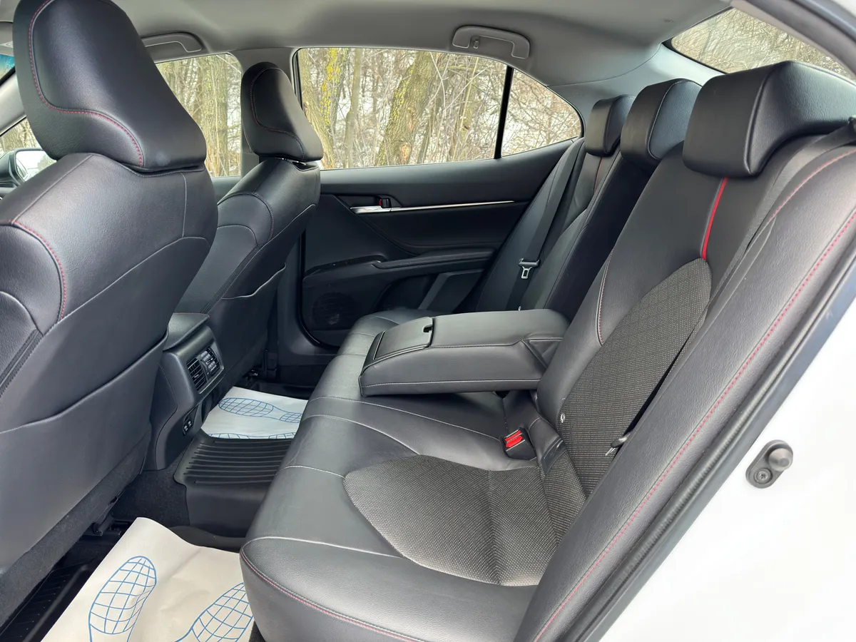 Toyota Camry 2.5 AT (200 л.с.)