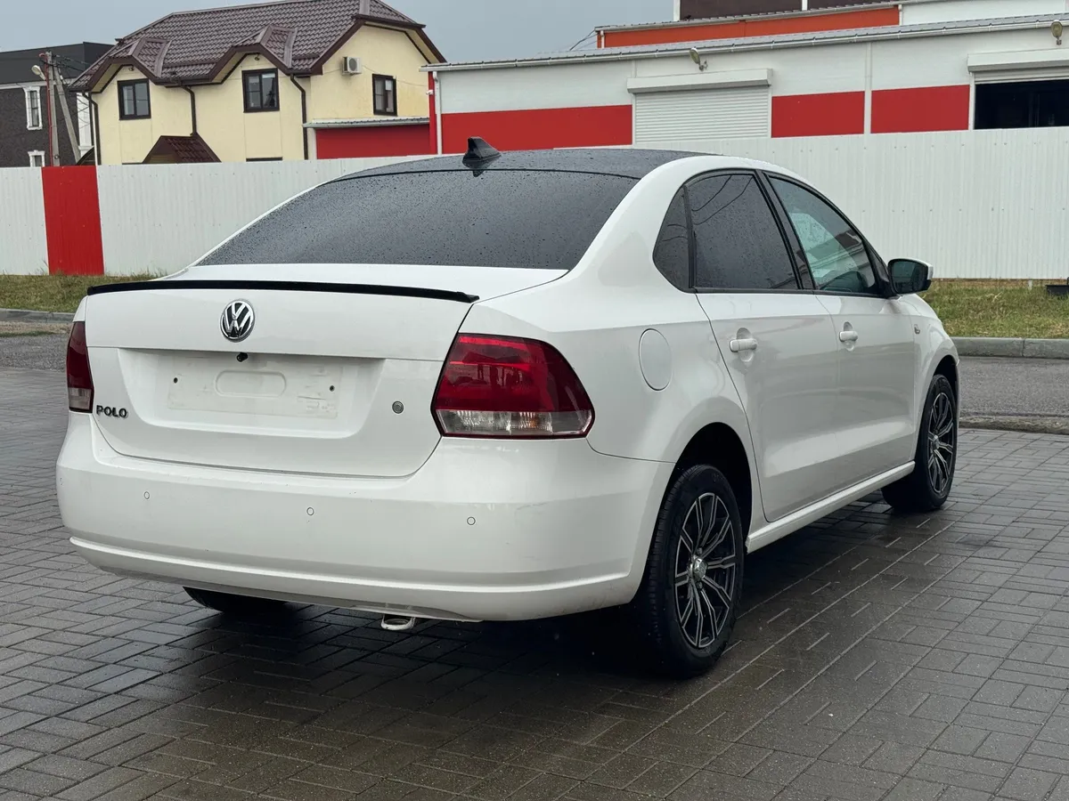 Volkswagen Polo 1.6 Tiptronic (105 л.с.)