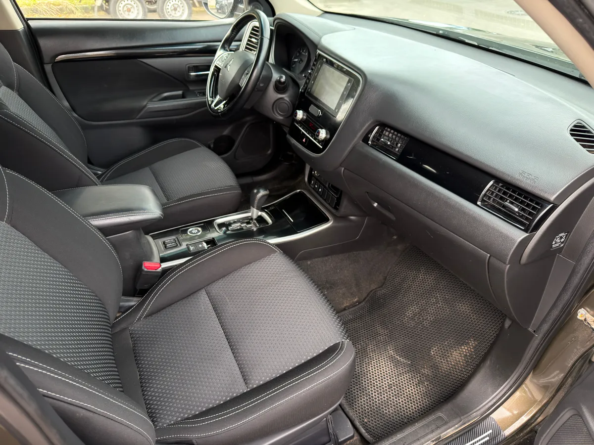 Mitsubishi Outlander 2.0 CVT AWD (146 л.с.), 2021 — фото 6