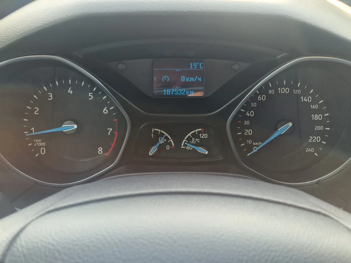 Ford Focus 1.6 Ti-VCT MT (105 л.с.)