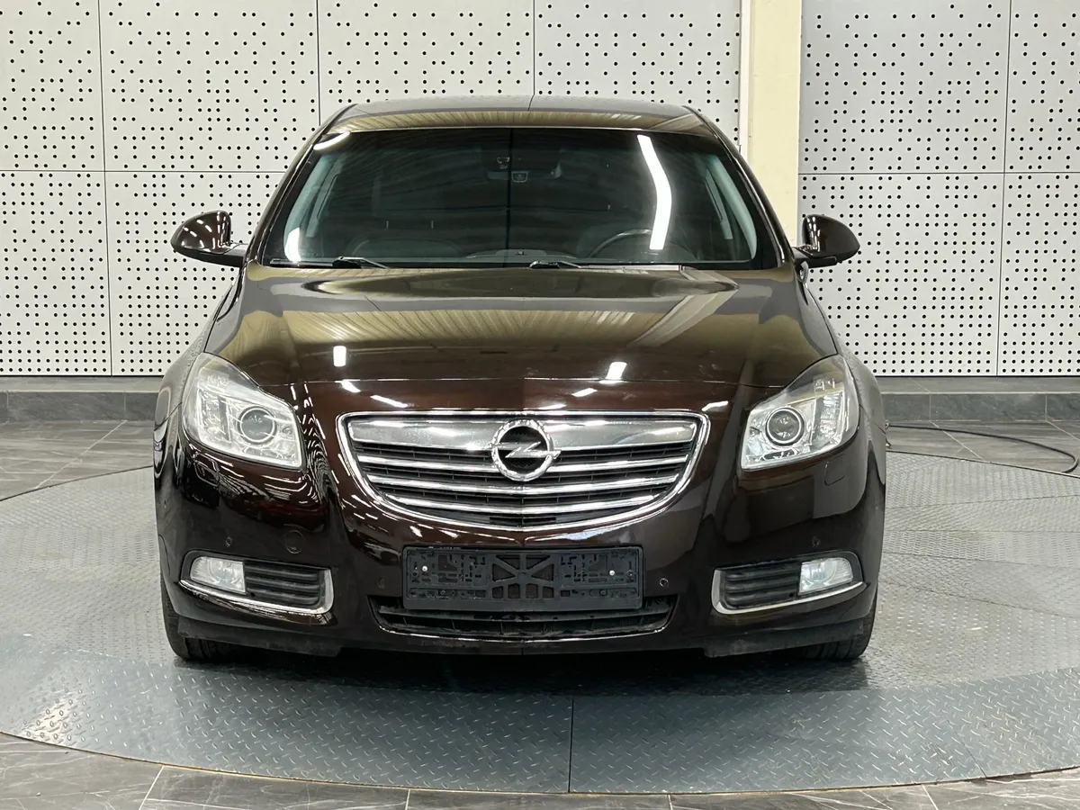 Opel Insignia 2.0 SIDI Turbo Ecotec AT 4x4 (250 л.с.)