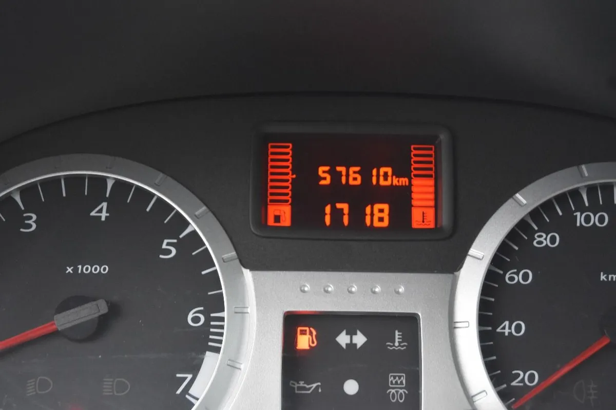 ВАЗ (Lada) Largus 1.6 MT (102 л.с.)