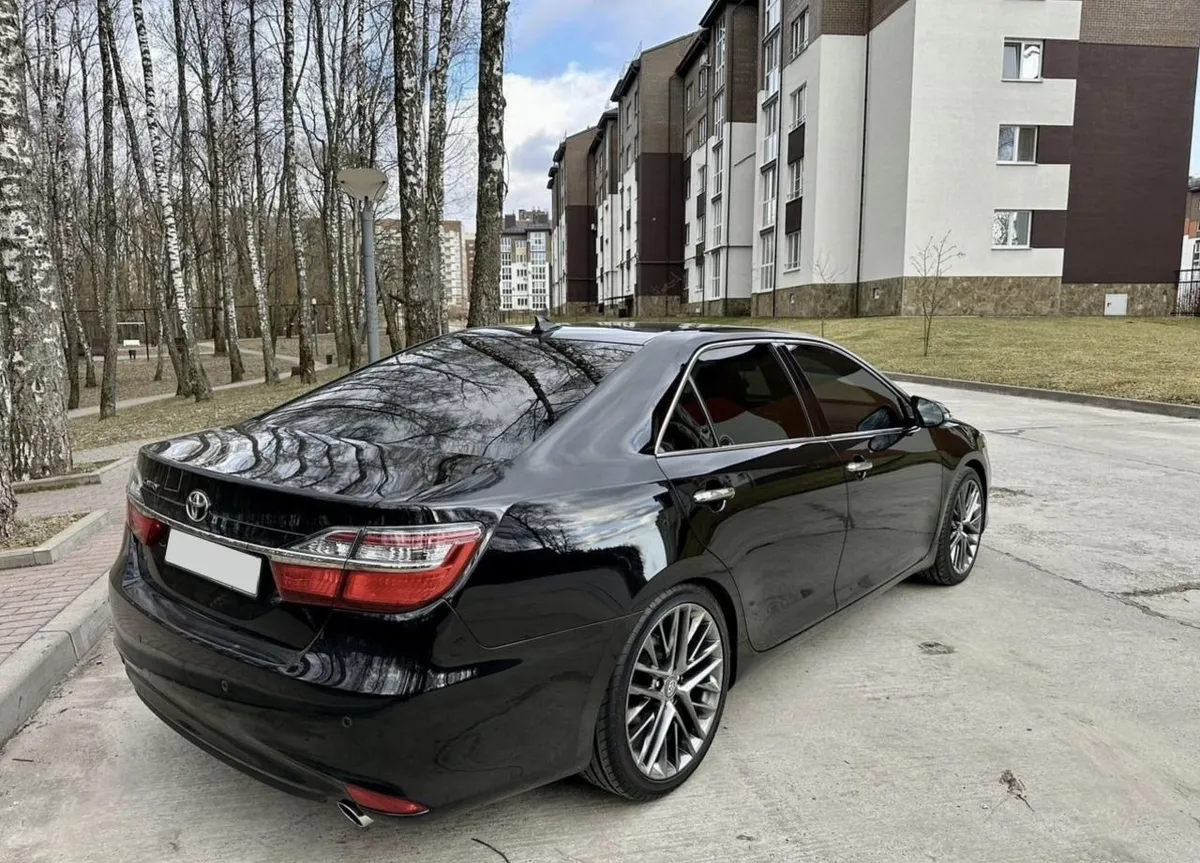 Toyota Camry 2.5 AT (181 л.с.)