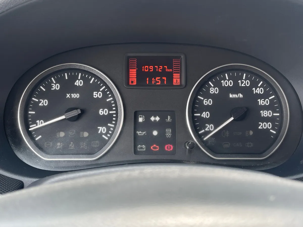 Renault Sandero 1.6 MT (84 л.с.), 2012 — фото 6
