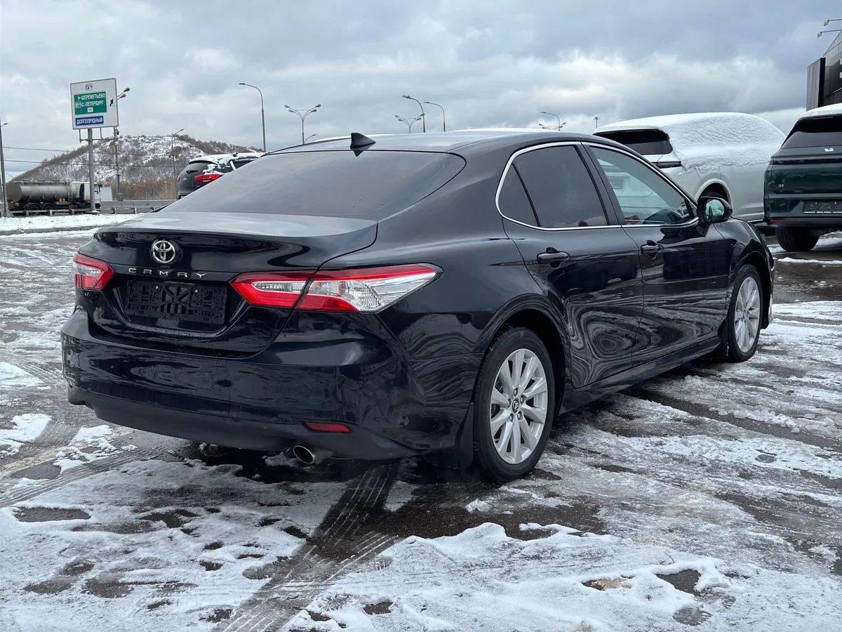 Toyota Camry 2.5 AT (181 л.с.)