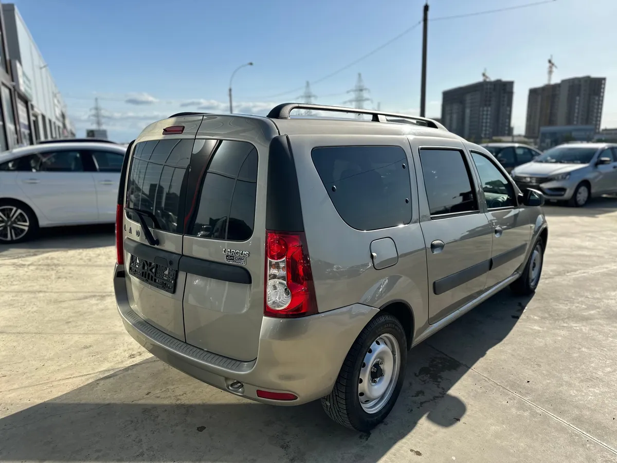 ВАЗ (Lada) Largus 1.6 MT 16 кл (7 мест) (106 л.с.)
