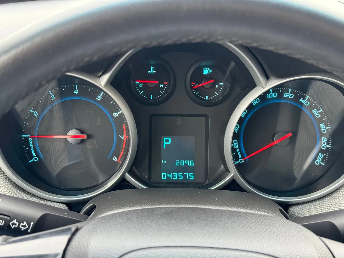 Chevrolet Cruze 1.8 AT (141 л.с.)