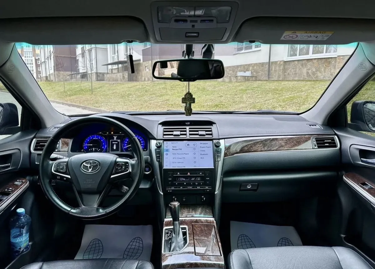 Toyota Camry 2.5 AT (181 л.с.)