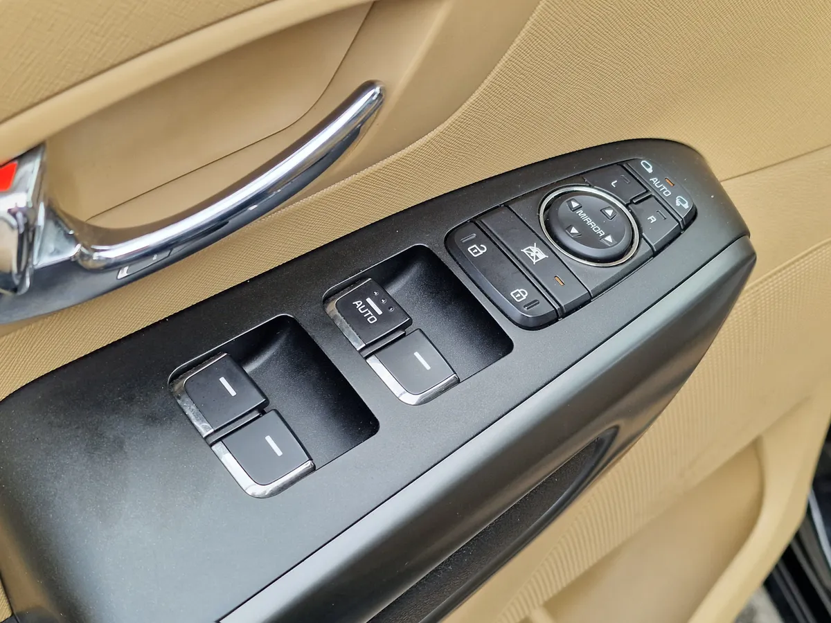 Kia Carnival 2.2 CRDi AT (200 л.с.)