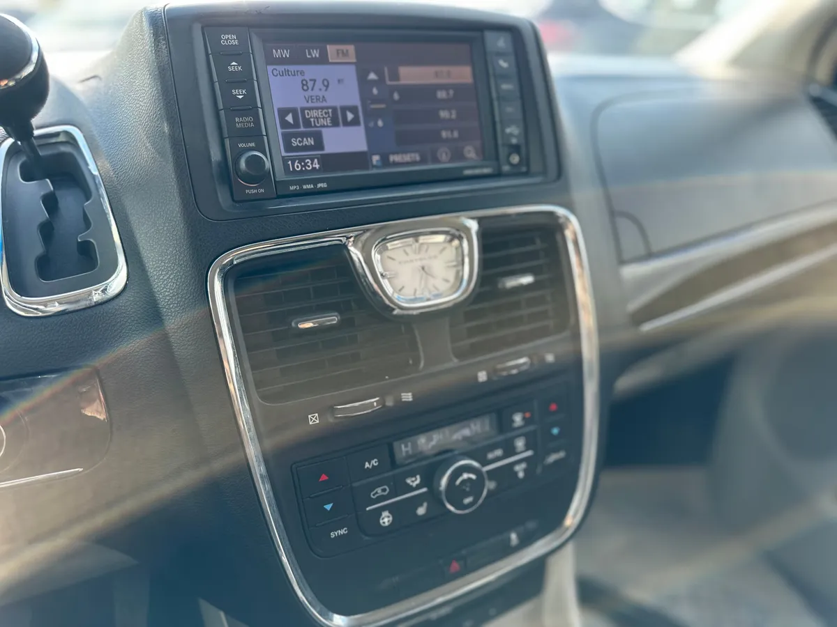 Chrysler Town & Country 3.6 AT (287 л.с.)