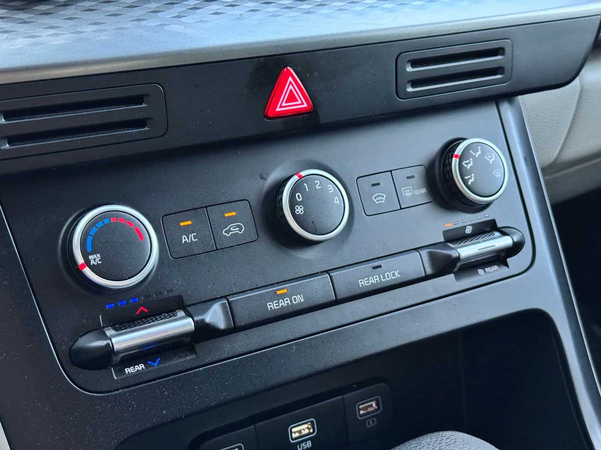 Kia Carnival 2.2 AT (199 л.с.)