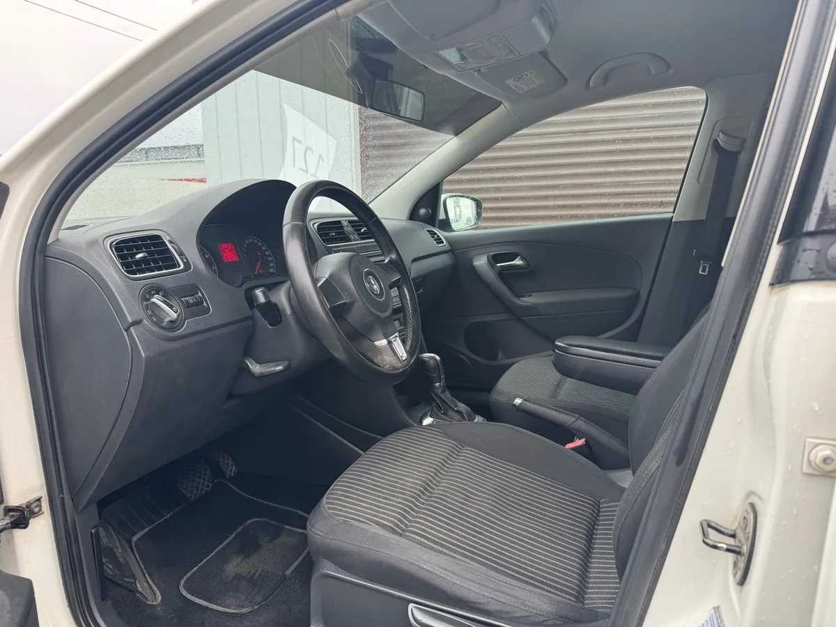 Volkswagen Polo 1.6 Tiptronic (105 л.с.)