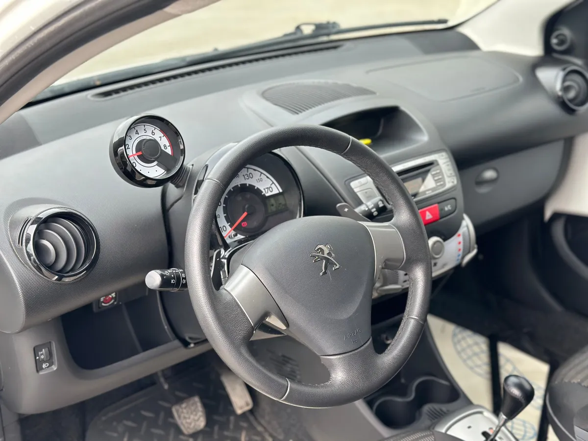 Peugeot 107 1.0 2-tronic (68 л.с.)