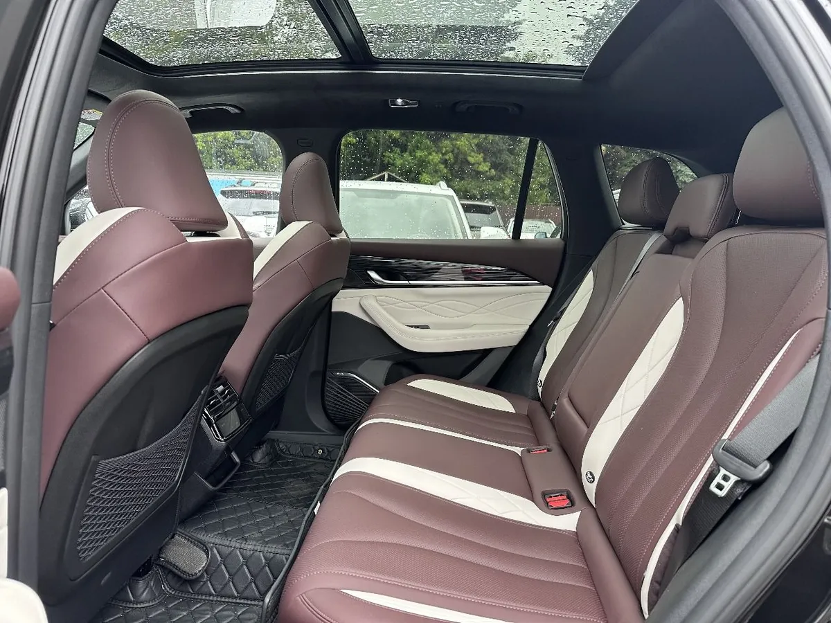 Geely Monjaro 2.0 AT 4WD (238 л.с.)