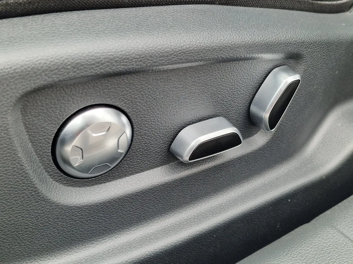 Hongqi H5 2.0 AT (218 л.с.)