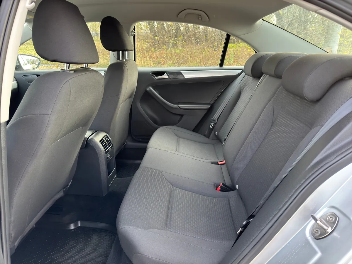 Volkswagen Jetta 1.6 MPI AT (110 л.с.)