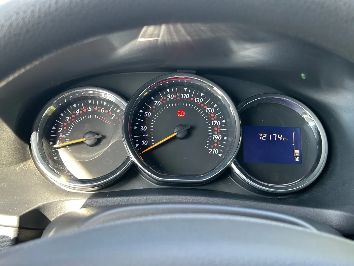 Renault Sandero 1.6 MT (82 л.с.)