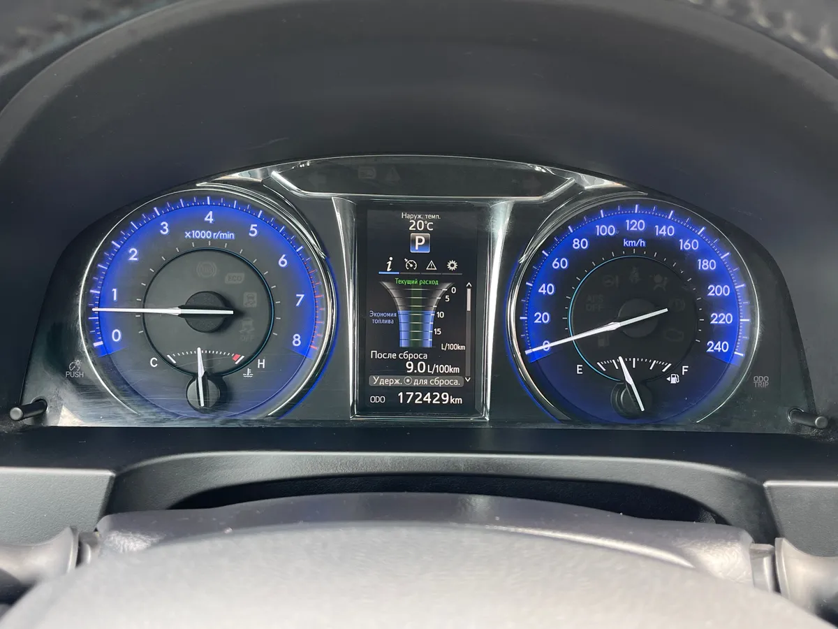 Toyota Camry 2.5 AT (181 л.с.)