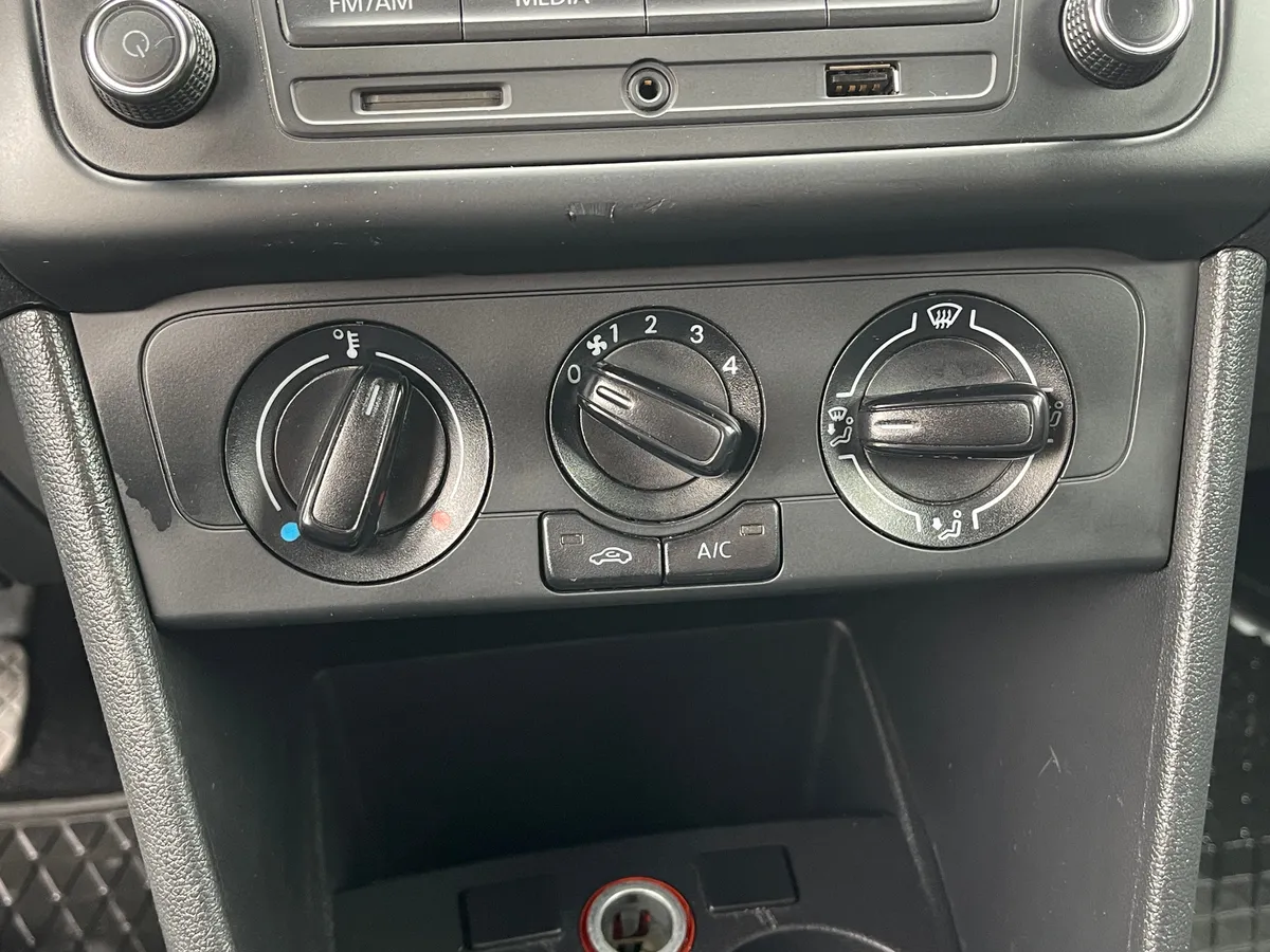 Volkswagen Polo 1.6 MPI MT (90 л.с.)