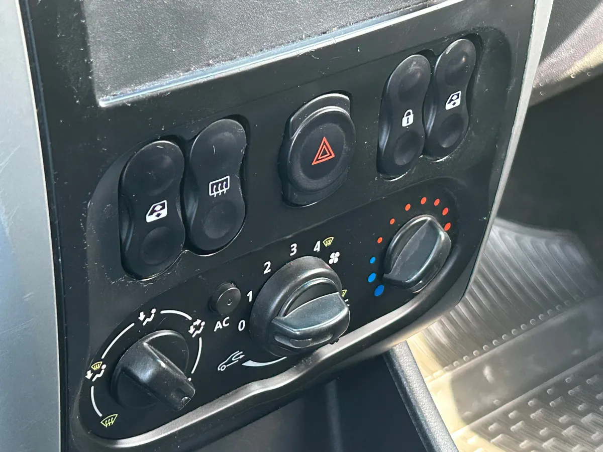 Nissan Almera 1.6 MT (102 л.с.)