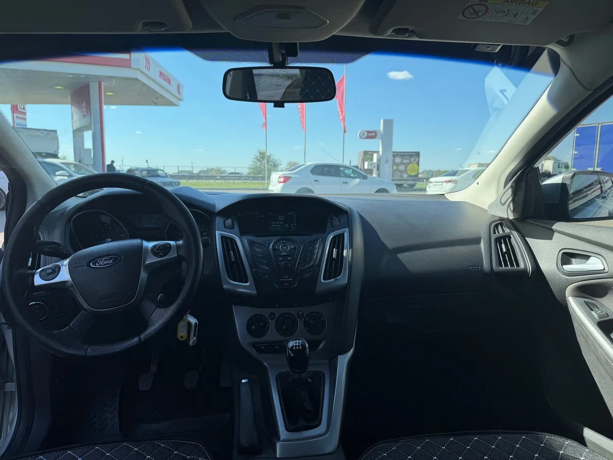 Ford Focus 1.6 MT (105 л.с.)