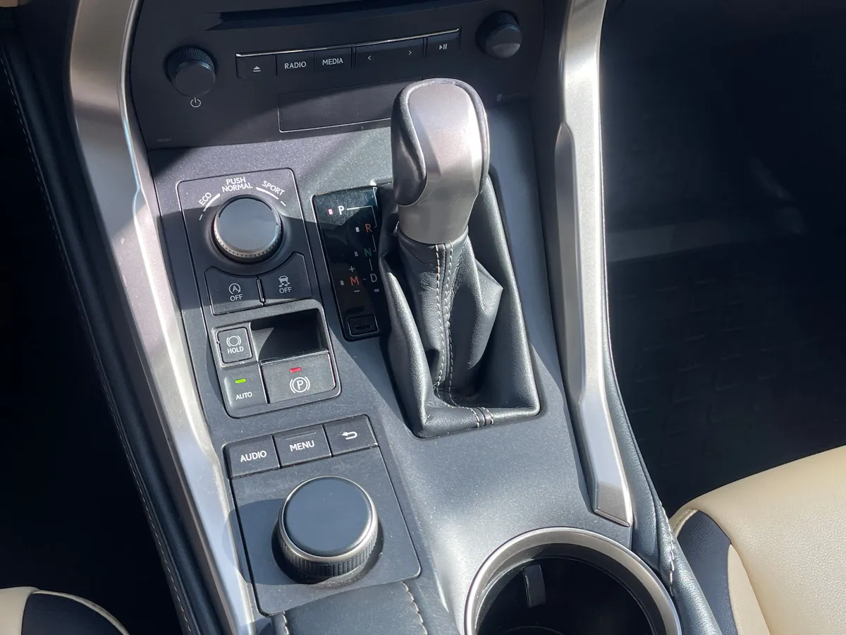 Lexus NX 2.0 CVT AWD (150 л.с.), 2016 — фото 10
